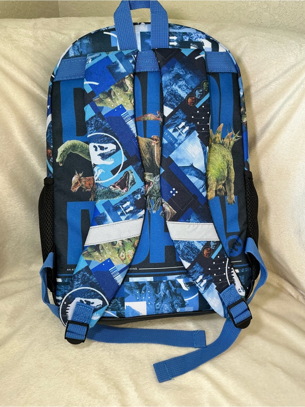 NEW! Universal Studio Jurassic World Boy’s 17" Laptop Blue Backpack NWT - Picture 4 of 13